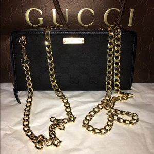SOLDAuthentic Gucci Zip Around Wallet